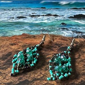 📦 REDUCED! Elegant Turquoise and Black Beaded Earrings